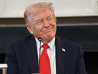 Трамп, получив записку, покинул встречу: 