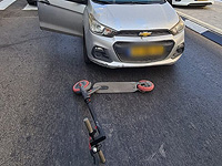 На 40-й трассе автомобиль сбил мужчину, который ехал на электросамокате