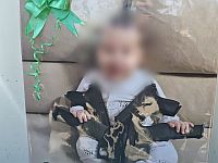 В Лоде при сносе незаконного строения нашли фото младенца с пистолетами