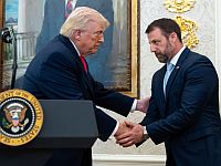 Трамп на церемонии присяги нового главы МВБ: 